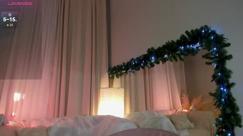 Snapshot of mintlackey chatting on January 1, 5:55 pm Lianna online show from January 1, 5:55 pm