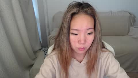 mira_g online show from September 20, 1:58 pm