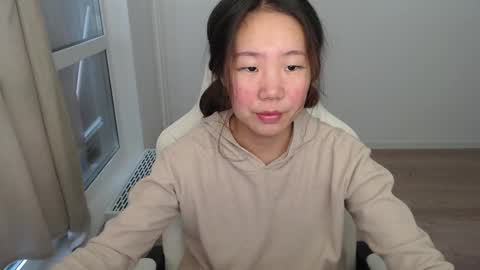 mira_g online show from February 13, 7:03 am