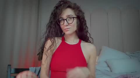 Snapshot of mira_kraviz chatting on January 3, 12:18 pm Mira online show from January 3, 12:18 pm