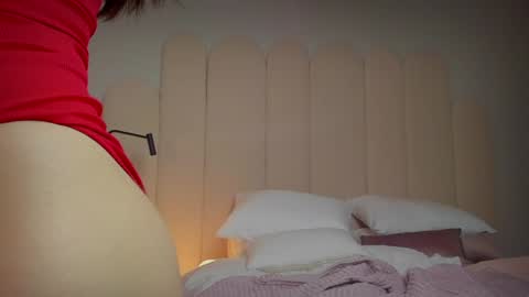 Snapshot of mira_kraviz chatting on January 1, 5:44 pm Mira online show from January 1, 5:44 pm