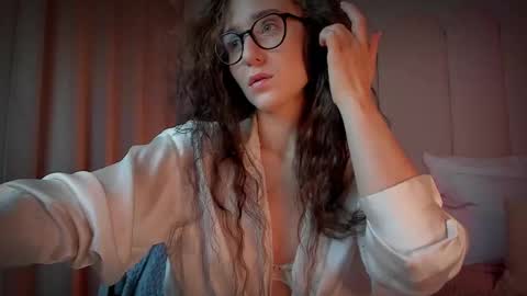 Snapshot of mira_kraviz chatting on September 21, 8:46 pm Mira online show from September 21, 8:46 pm