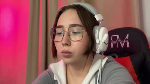 mira_light_ online show from October 20, 3:17 pm