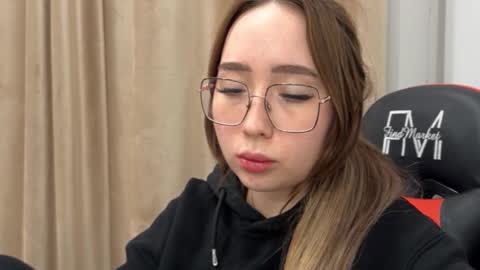 mira_light_ online show from November 11, 4:31 pm