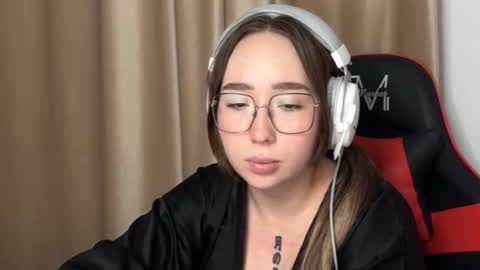 mira_light_ online show from October 23, 3:35 pm