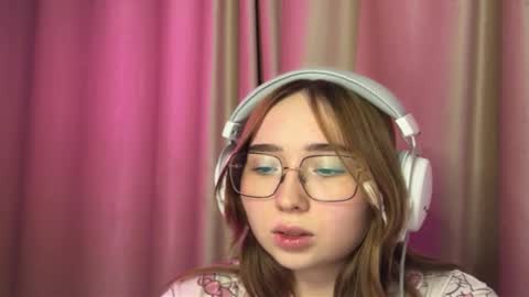 mira_light_ online show from October 3, 3:20 pm