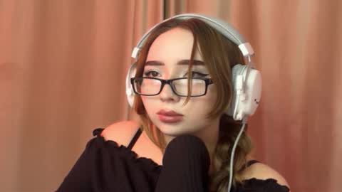 mira_light_ online show from September 30, 3:11 pm