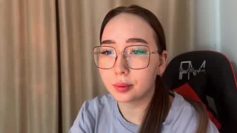 mira_light_ online show from November 12, 4:42 pm