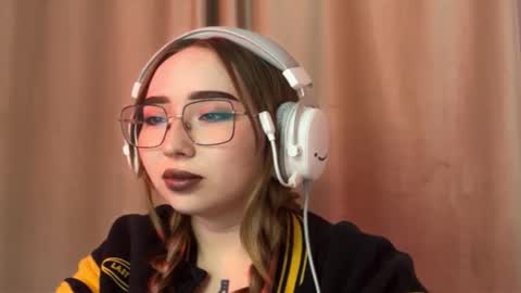 mira_light_ online show from October 2, 3:11 pm