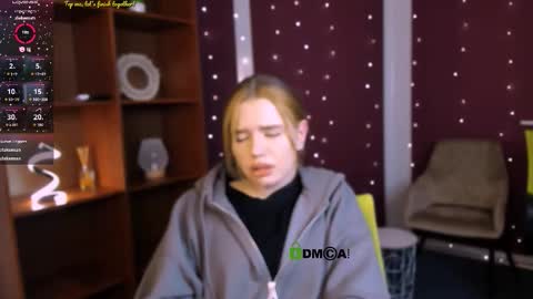 mira_lyn online show from November 30, 7:32 pm