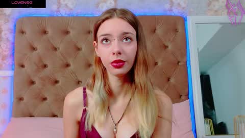 mira_lynxx online show from October 24, 4:57 am