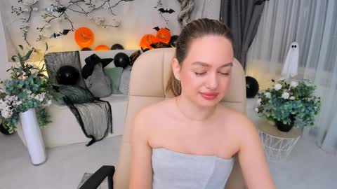 Emma online show from November 3, 7:26 pm