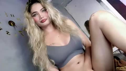 Zoey online show from June 23, 1:39 pm
