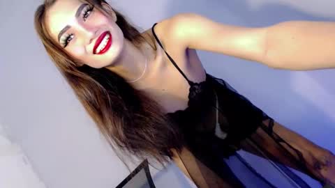 Snapshot of miraclegirl23 chatting on February 5, 9:29 pm Zoey online show from February 5, 9:29 pm