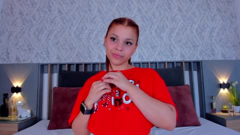 Snapshot of miranda_blair chatting on February 7, 2:29 am Miranda online show from February 7, 2:29 am