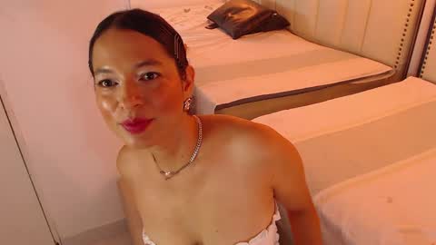 Miranda Larsson online show from May 8, 4:12 pm