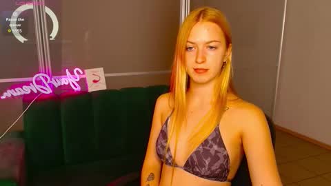 Snapshot of mirandamayers chatting on September 18, 11:47 am MirandaMayers online show from September 18, 11:47 am