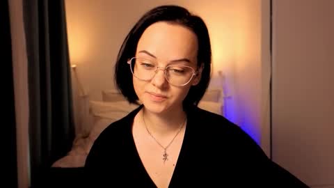 MiraSkyy online show from October 19, 2:00 pm