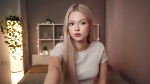 Elsa online show from October 29, 9:37 pm