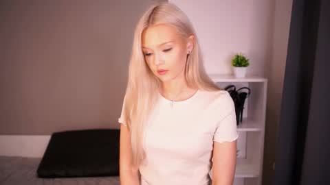 Elsa online show from October 21, 11:30 pm