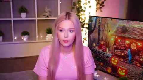 Elsa online show from October 31, 9:48 pm