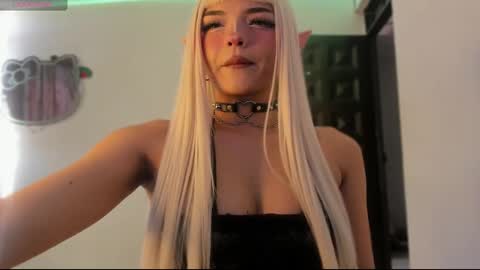 Misa Independent model online show from January 18, 6:10 pm