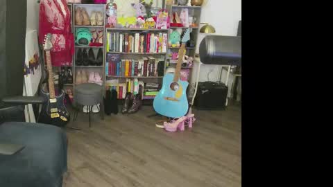 miskatfox online show from January 6, 7:51 pm