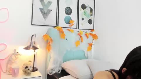 Snapshot of miss__ivy chatting on October 28, 12:06 pm online show from October 28, 12:06 pm