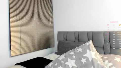 miss__jones_ online show from December 20, 3:35 am