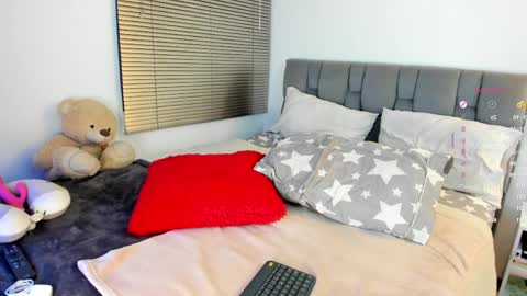 miss__jones_ online show from April 9, 4:49 am