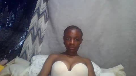 miss_belllo online show from February 4, 7:40 am