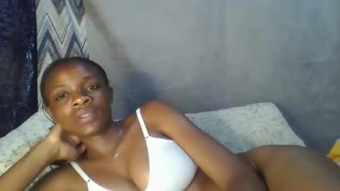 miss_belllo online show from February 19, 5:49 am