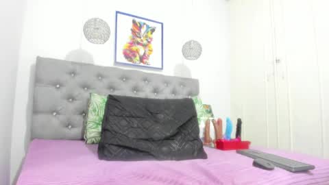 miss_big_ass21 online show from February 26, 10:15 pm