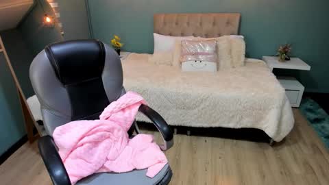 Cataleya online show from December 15, 12:56 pm