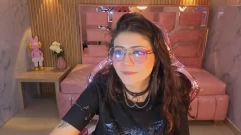 miss_devil_s online show from December 19, 3:46 am