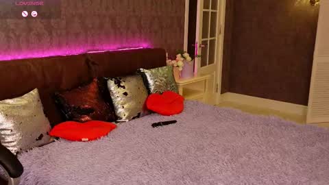 Elia online show from October 3, 6:05 pm