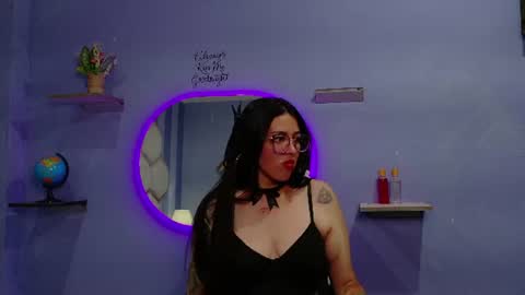 miss_evans_ online show from June 26, 9:42 pm