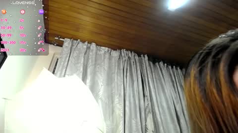 miss_foxxy_ online show from October 31, 7:09 am