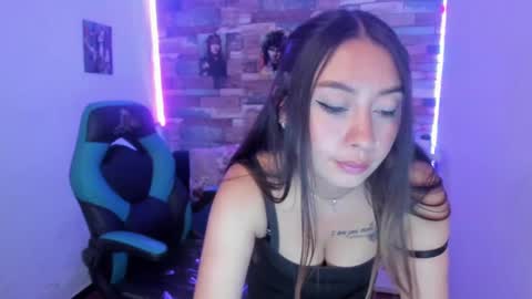 Snapshot of miss_isabella_m chatting on February 5, 1:22 pm Isabella online show from February 5, 1:22 pm