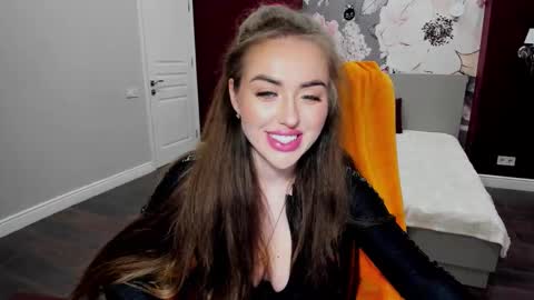 miss_kiten online show from December 20, 9:00 pm