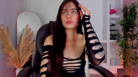 Snapshot of miss_lanaa chatting on February 23, 11:36 pm Alana online show from February 23, 11:36 pm