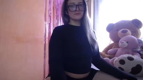lilieth  online show from February 6, 3:52 pm