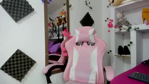 Miss Mayli online show from March 5, 7:45 pm