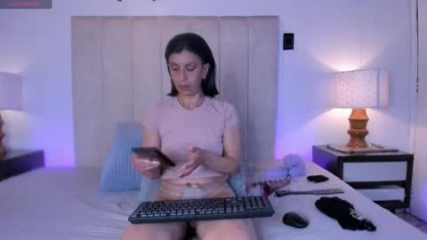 miss_milf_ online show from May 2, 9:09 pm