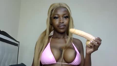 miss_sexyyy online show from May 8, 9:26 am