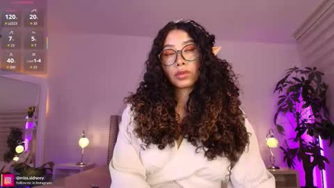 Amy Olivera online show from October 31, 1:33 pm