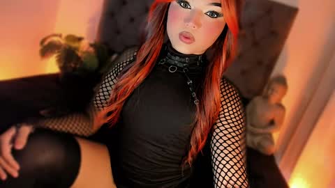 miss_zz online show from April 4, 5:53 pm