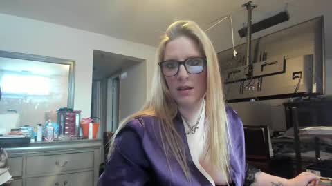 missandsircum online show from March 5, 2:12 pm