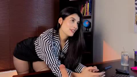 Laura online show from June 3, 1:25 pm