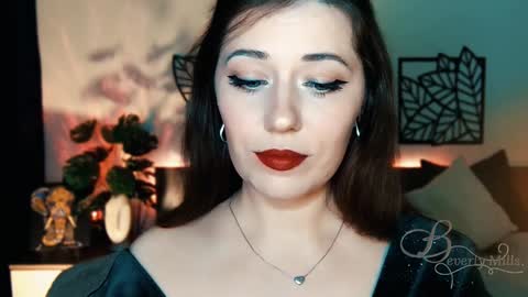 Snapshot of missbeverlymills chatting on February 8, 5:29 pm The divine Beverly online show from February 8, 5:29 pm